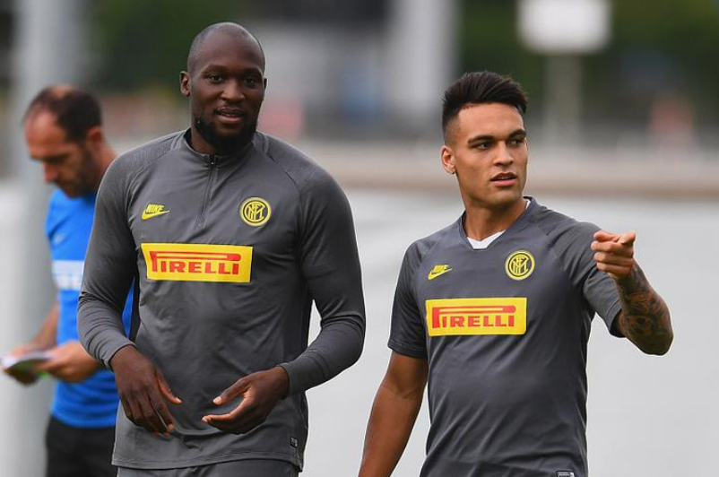 曼联战平国米，凯恩乌龙送礼欧联杯的简单介绍