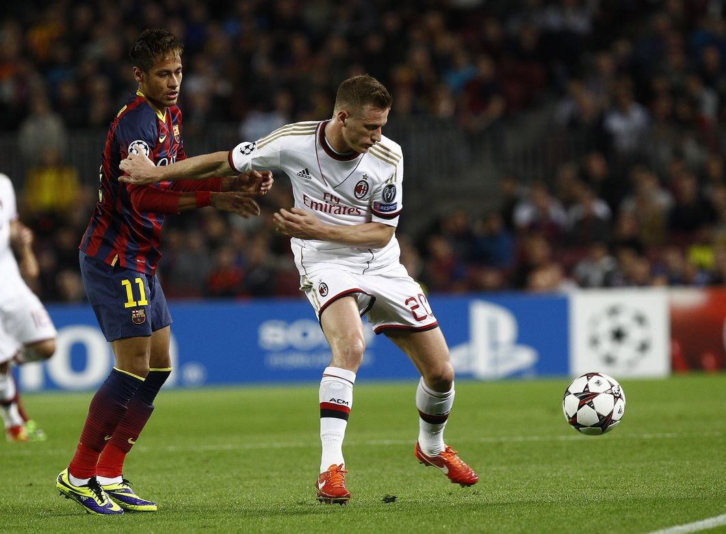 巴黎圣日耳曼战平本菲卡，范戴克乌龙送礼欧冠的简单介绍