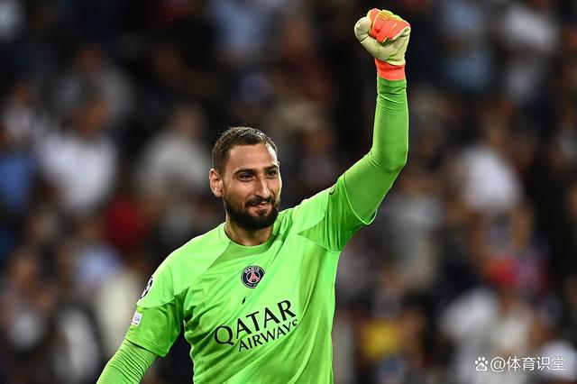 AC米兰门将多纳鲁玛表现出色，赢得球迷掌声
