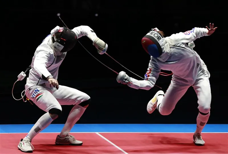 开云平台-热辣对决！看球员们的顽强拼搏